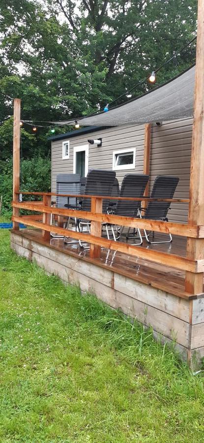 Chalet 2 Landgoedcamping Nienoord In Leek Exterior foto
